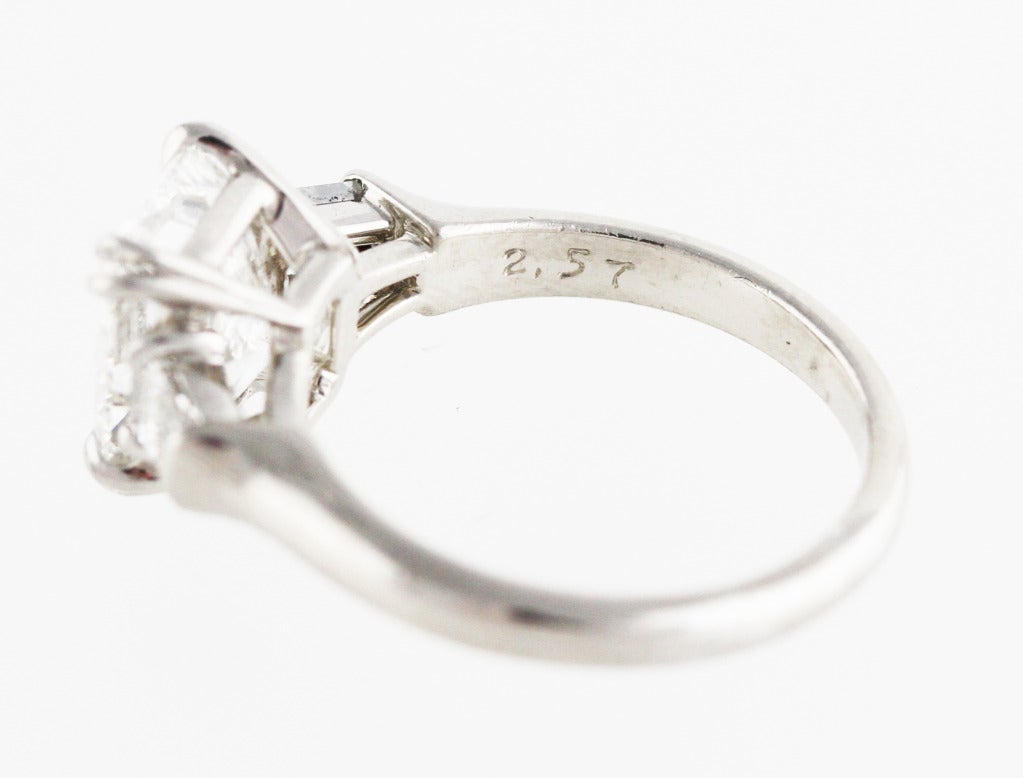 Harry Winston 2.57 carat Radiant cut Diamond Platinum Ring In Good Condition In Atlanta, GA