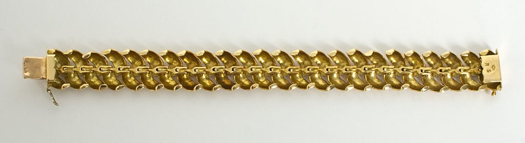 Women's Textured Gold Links Bracelet