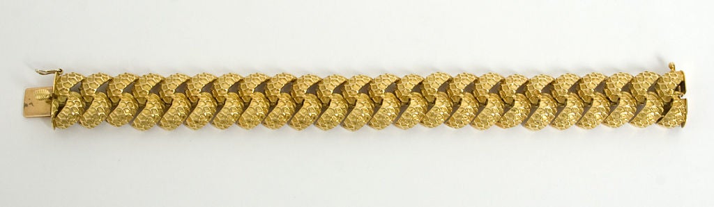 Textured Gold Links Bracelet 1