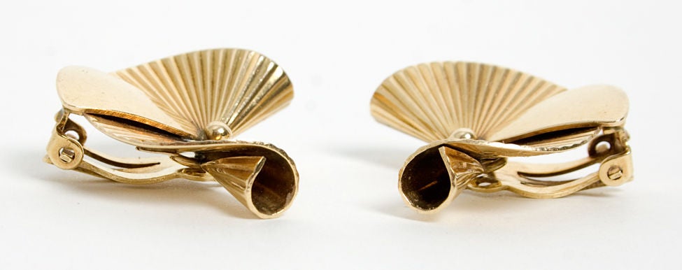 Gold Retro Earrings In Excellent Condition In Darnestown, MD