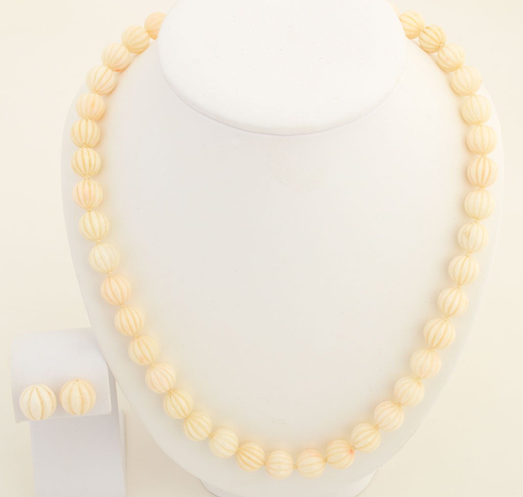 coral necklace white