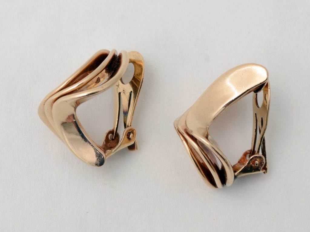 Three undulating bands of gold make for very sculptural Modernist earrings. Measurements are 3/4" wide and 7/8" tall. Backs are clips.