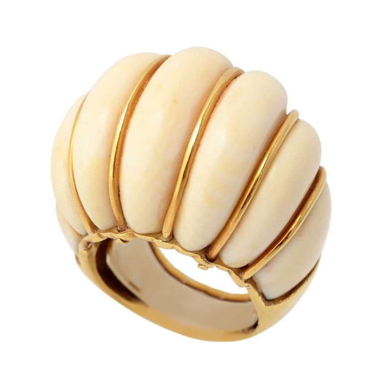 Kuppelring aus Gold und Elfenbein