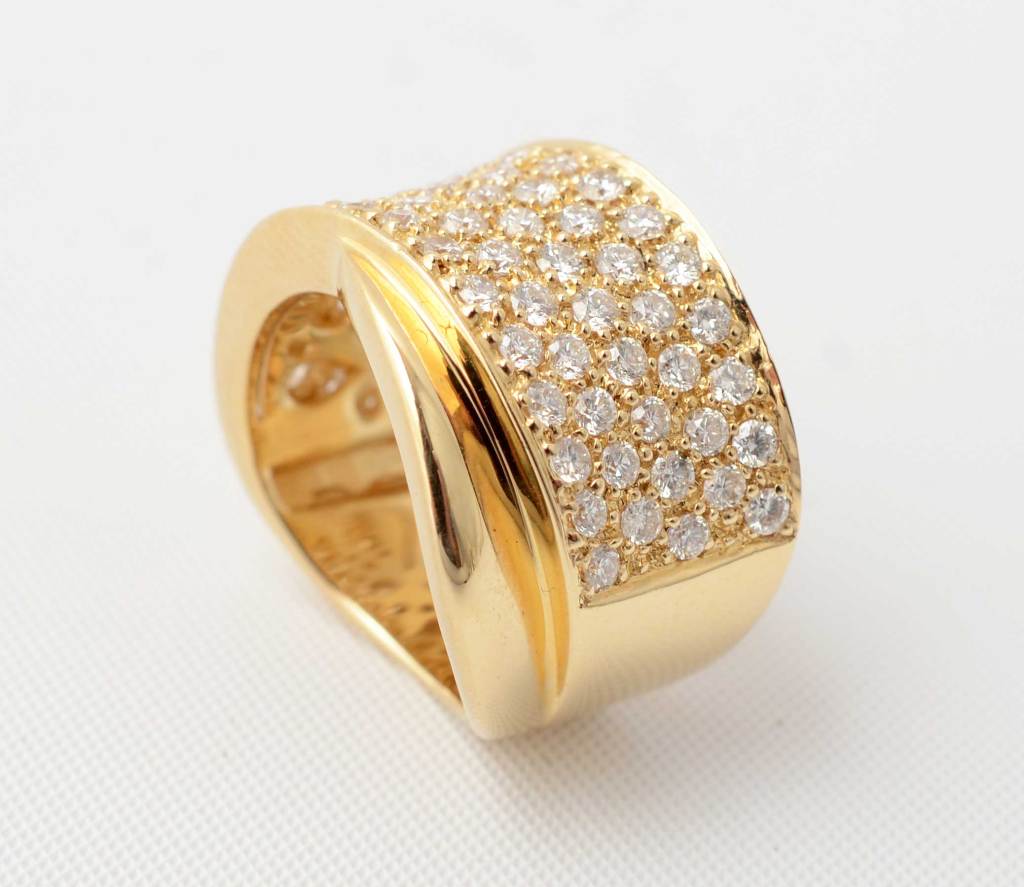 Criss cross ring of gold and diamonds by Sonia B. Ring is size 5; can be sized up or down. Measures 1/2