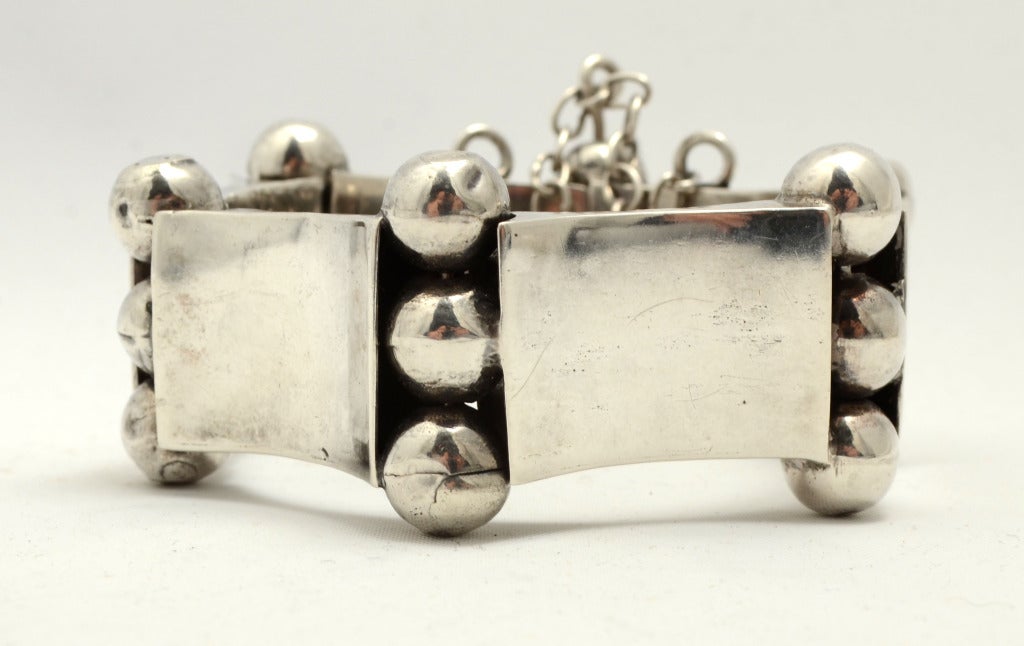Usually, Aguilar made this bracelet with links about half the size of this imposing piece. In this unusual example, the concave links are 13/16