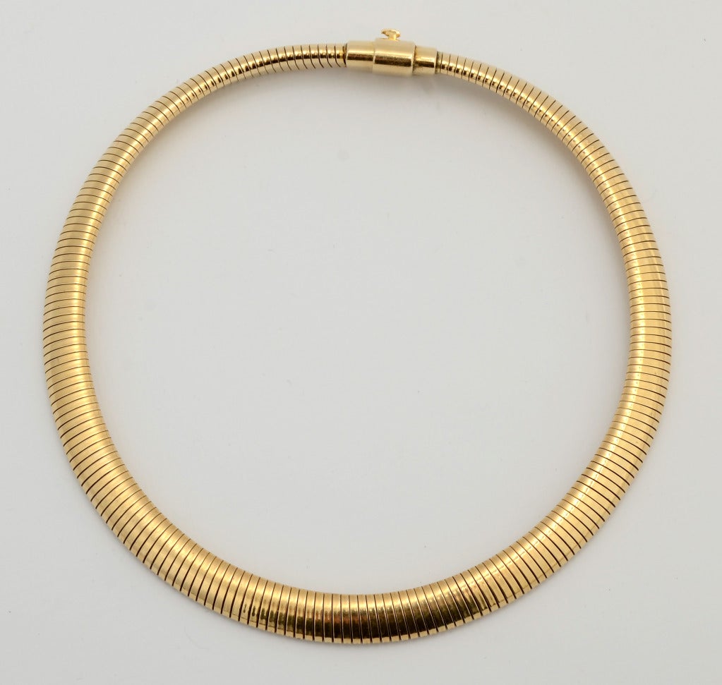 Klassisches 14-karätiges Gold-Retro-Halsband mit flexiblen Gliedern aus dem Hause Forstner. Maße: 16