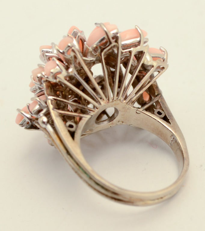 Anello con corallo e diamante in oro bianco In condizioni Nuovo in vendita a Darnestown, MD