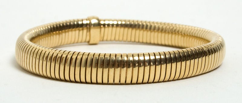 Springy Retro bracelet in fourteen karat gold. Measures 7 1/2