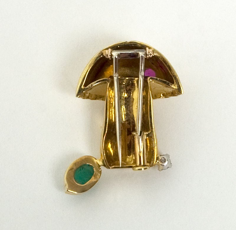 Whimsical Gold Toadstool Brooch In Excellent Condition In Darnestown, MD
