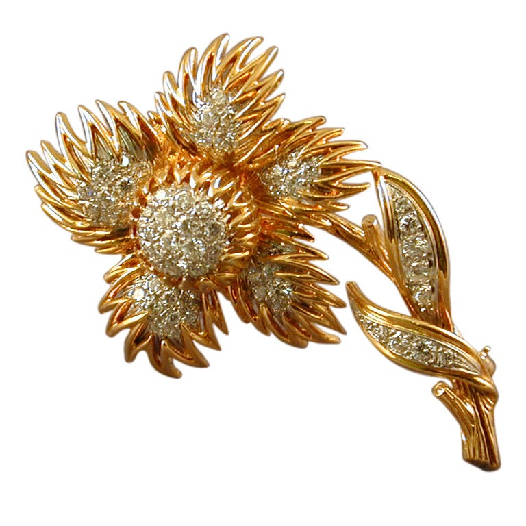 VAN CLEEF & ARPELS Diamond Gold  Flower Brooch For Sale