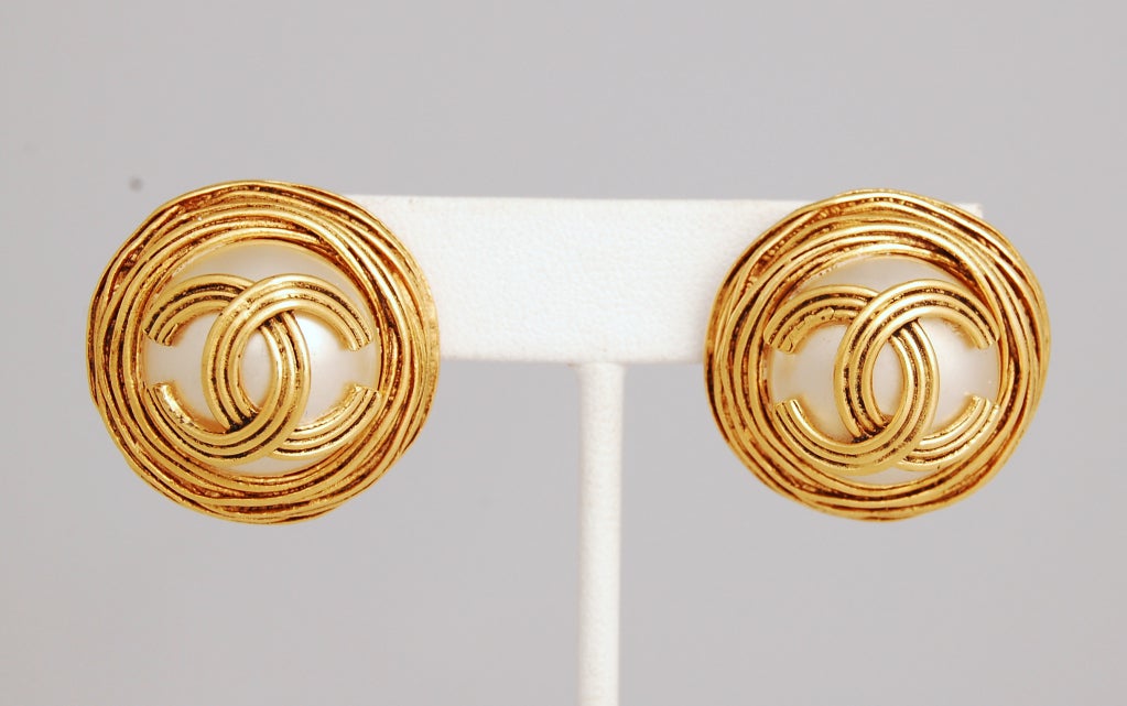 Chanel gold-tone clip-on earrings with faux pearls and CC logo. Part of the Fall collection of 1994.

Back plate reads:
CHANEL
94 CC A
MADE IN FRANCE