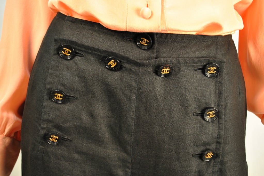 1980's Chanel black linen sailor slacks w/gold logo buttons For Sale 1