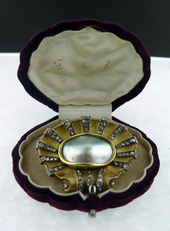 Antique Blister Pearl and Diamond Brooch in 18K Yellow Gold 4