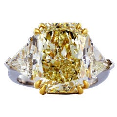 Magnificent 10.02ct Yellow Diamond Ring