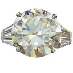 SHREVE, CRUMP
LOW Elegant Round Brilliant Diamond Ring SHREVE, CRUMP
LOW Elegant Round Brilliant Diamond Ring