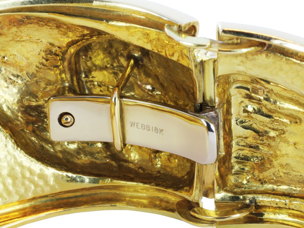 DAVID WEBB Gold Eagle Cuff In Excellent Condition In Chestnut Hill, MA