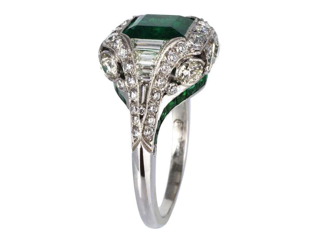 Women's Elegant 2.26ct Colombian Emerald & Diamond Ring