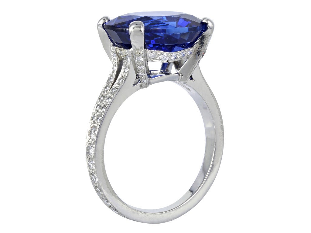 8.25ct Sapphire and Diamond Ring In Excellent Condition For Sale In Chestnut Hill, MA