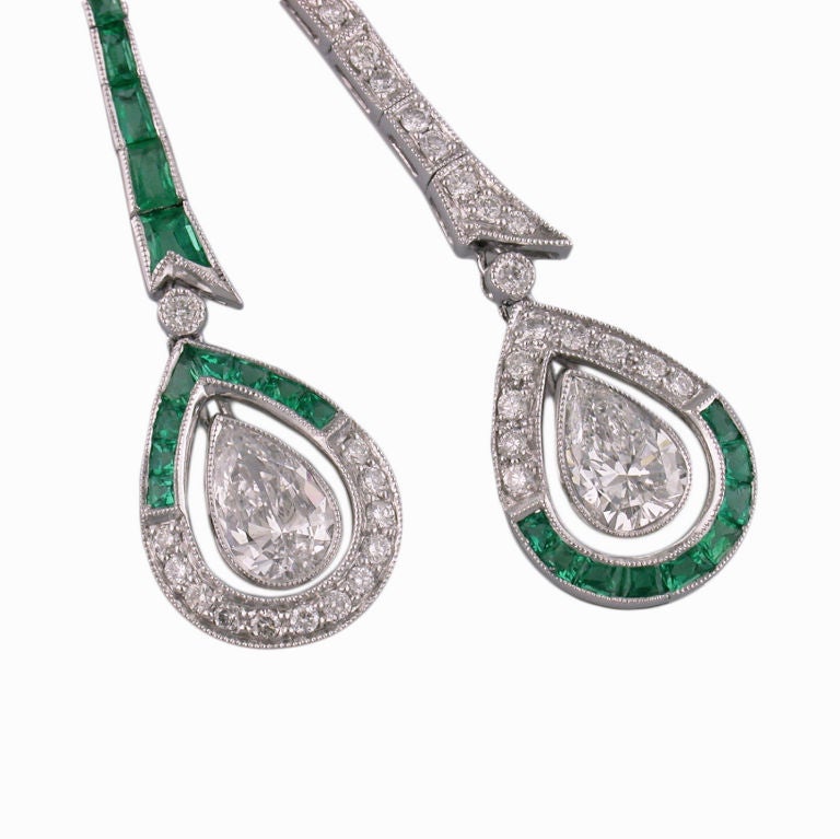 Shreve, Crump & Low Exquisite Diamond and Emerald Drop Necklace In Excellent Condition For Sale In Chestnut Hill, MA