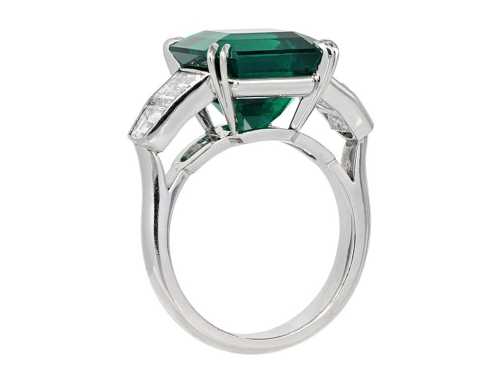 7.28 Carat Gem Colombian Emerald Diamond Ring In Excellent Condition For Sale In Chestnut Hill, MA