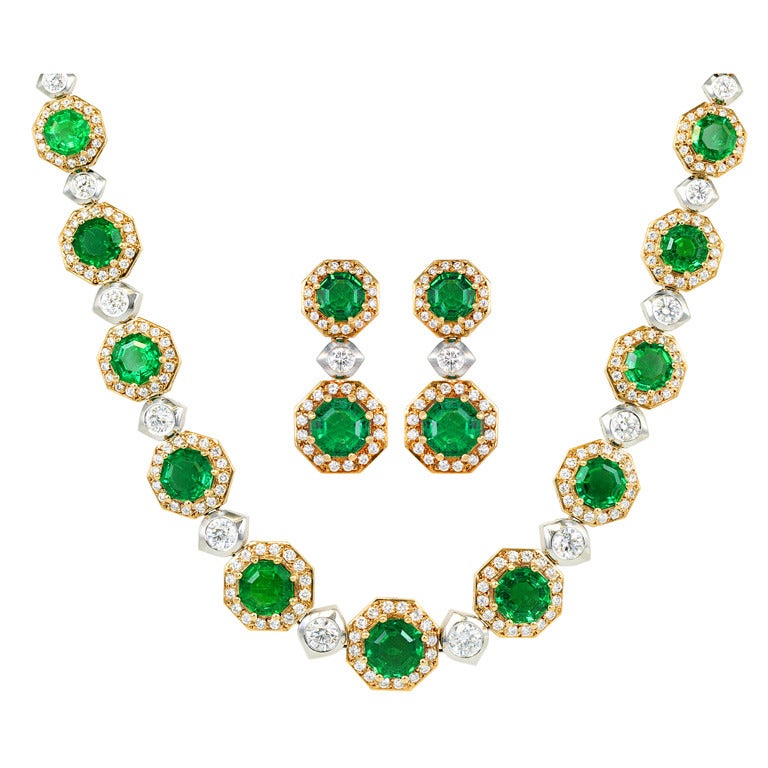 Emerald Diamond Platinum Necklace Earring Suite For Sale