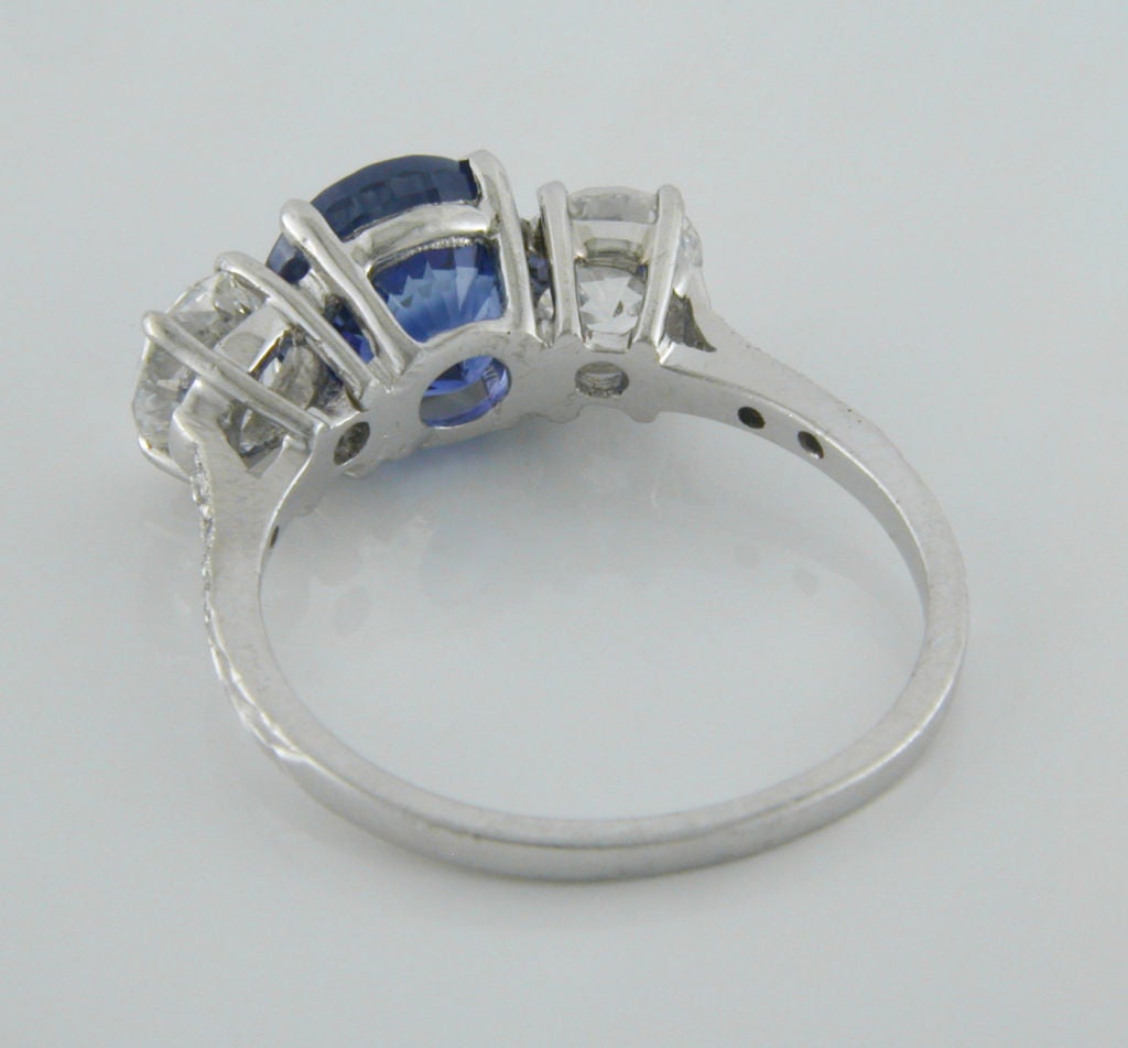 Beautiful Vintage Sapphire & Diamond Three Stone Ring 2