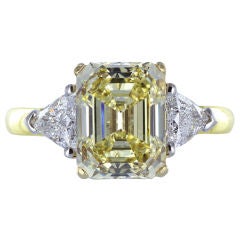 Spectacular 3.27ct Fancy Yellow Internally Flawless Diamond Ring