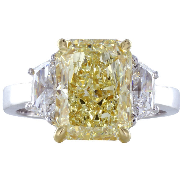 Brilliant 4.05ct Fancy Yellow Diamond Ring