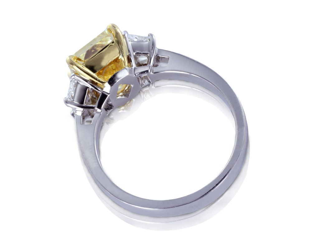 Brilliant 4.05ct Fancy Yellow Diamond Ring 1