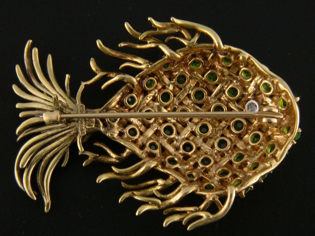 TIFFANY & CO Demantoid Fish Pin In New Condition For Sale In Chestnut Hill, MA