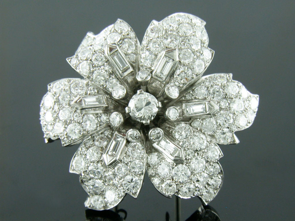 1930s 12 Carats Diamonds Platinum Flower Brooch