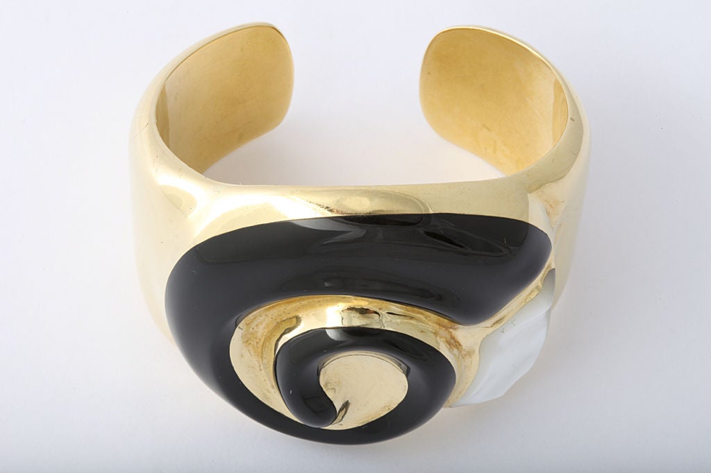 ANGELA CUMMINGS TIFFANY Pearl and Black Jade Gold Bangle