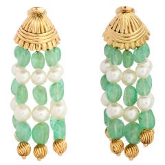 VAN CLEEF & ARPELS Emerald and Pearl Gold Earclips