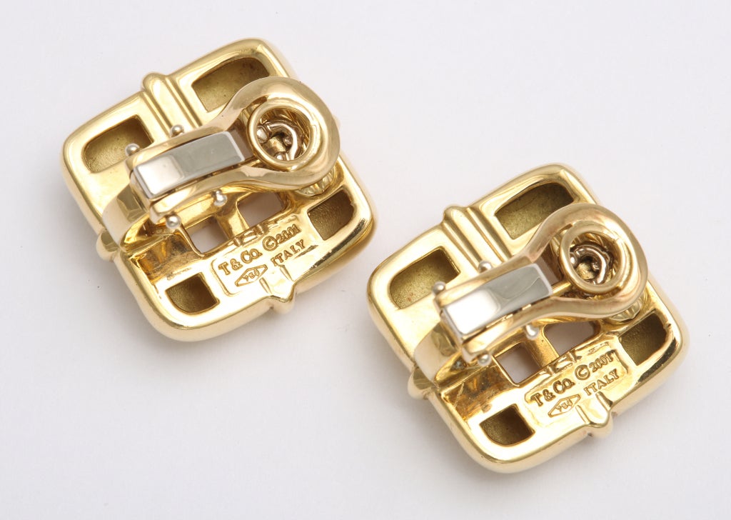 Chic and perfectly scaled Tiffany & Co. 18K gold ear clips with a hinged post option for pierced ears. Measuring 5/8 inch. Weighing 16.6 grams. Marked  Tiffany & Co. Italy 2001 and gold marks.