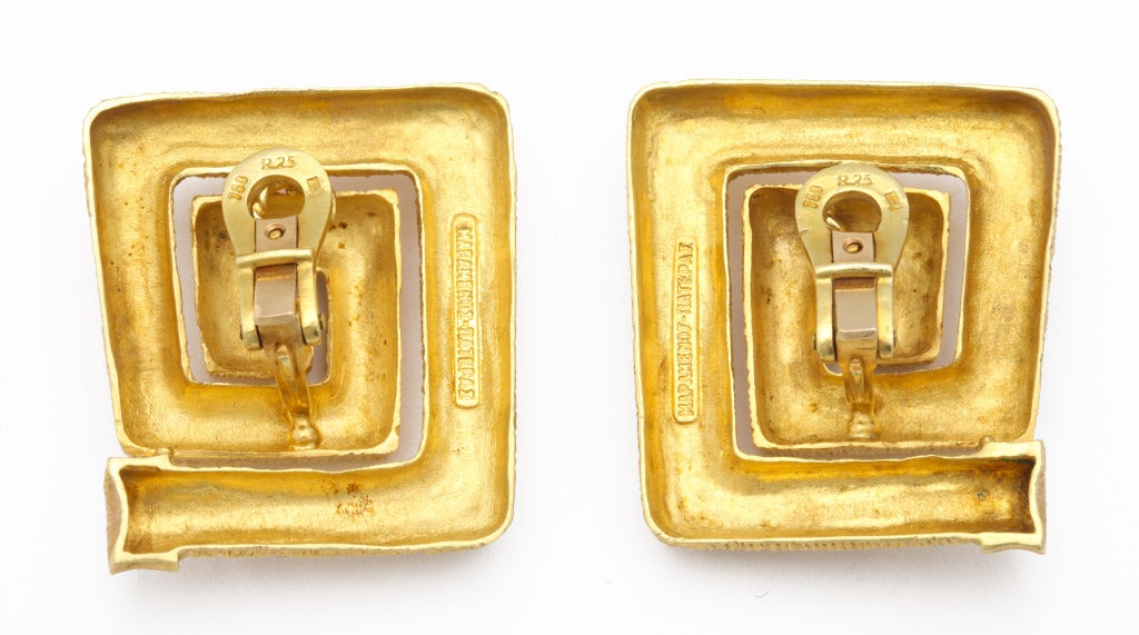 Large 1970s Mapamenos Classic Grecian Gold Ear Clips For Sale 2