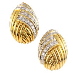 TIFFANY & CO. Classic Diamond Yellow Gold Earrings