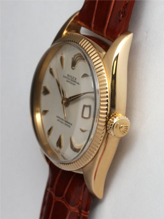 Rolex 18k yellow gold Datejust wristwatch, Ref. 6605, serial 2.8 million, circa 1957, with beautifully restored antique white dial with large stylized arrow-head yellow gold indexes and tapered gold hands. Calibre 1065 self-winding movement with
