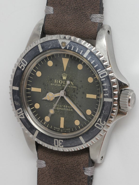 Rolex stainless steel Submariner wristwatch, Ref. 5512, with pointy-crown-guard case. Serial 990,XXX, circa 1963. Pleasing to the eye, faded original tritium dial with richly patinaed luminous indexes and matching luminous hands. Faded original