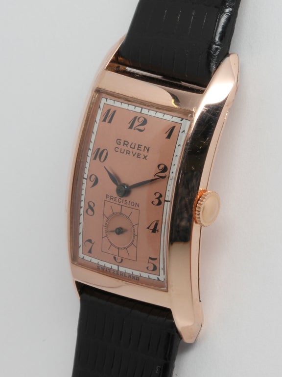 Classic pink gilt Gruen Curvex wristwatch, circa 1940s, featuring curved back case to contour to the shape of the wrist, a beautiful two-tone pink and satin dial with black stylized numbers and blued steel hands. Calibre 440 17-jewel manual wind