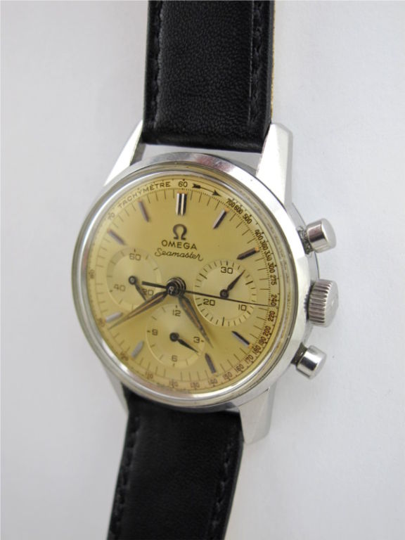 Omega SS Seamaster Chronograph classic design round case with round chronograph pushers and screw down caseback circa 1961. Featuring original warmly patina'd satin dial with silver applied indexes, tapered dauphine hour and minute hand, as well as