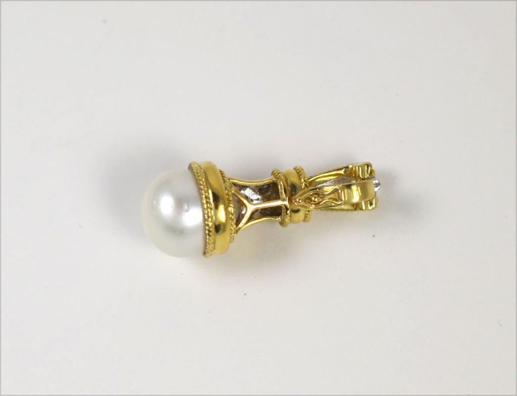 ELIZABETH LOCKE Pearl Amulet Pendant