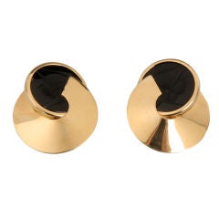 Gold and Onyx Intaglio Disc Earring