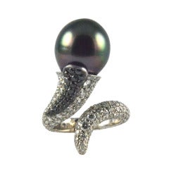 One of A Kind de GRISOGONO Diamond and Black Pearl Ring
