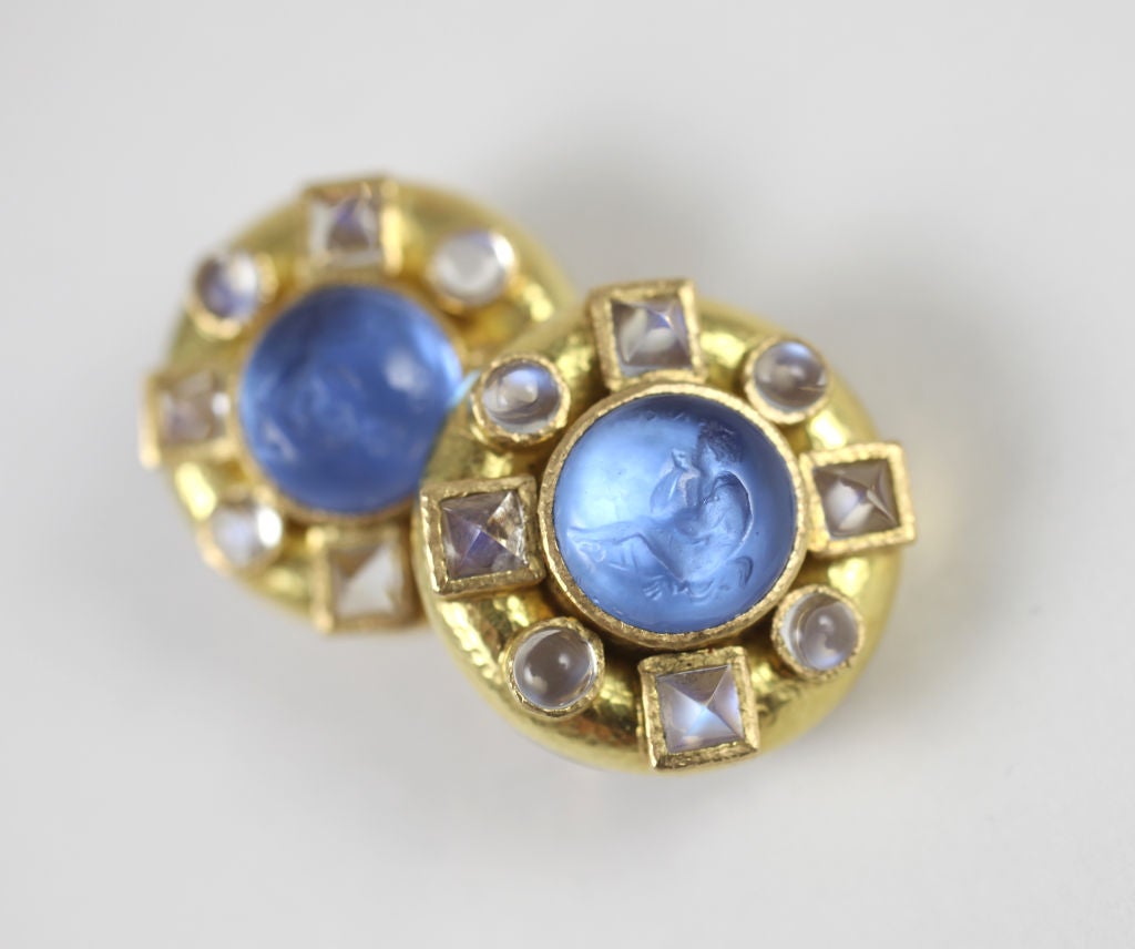 Elizabeth Locke Intaglio Earrings Moonstones In Excellent Condition In New York, NY