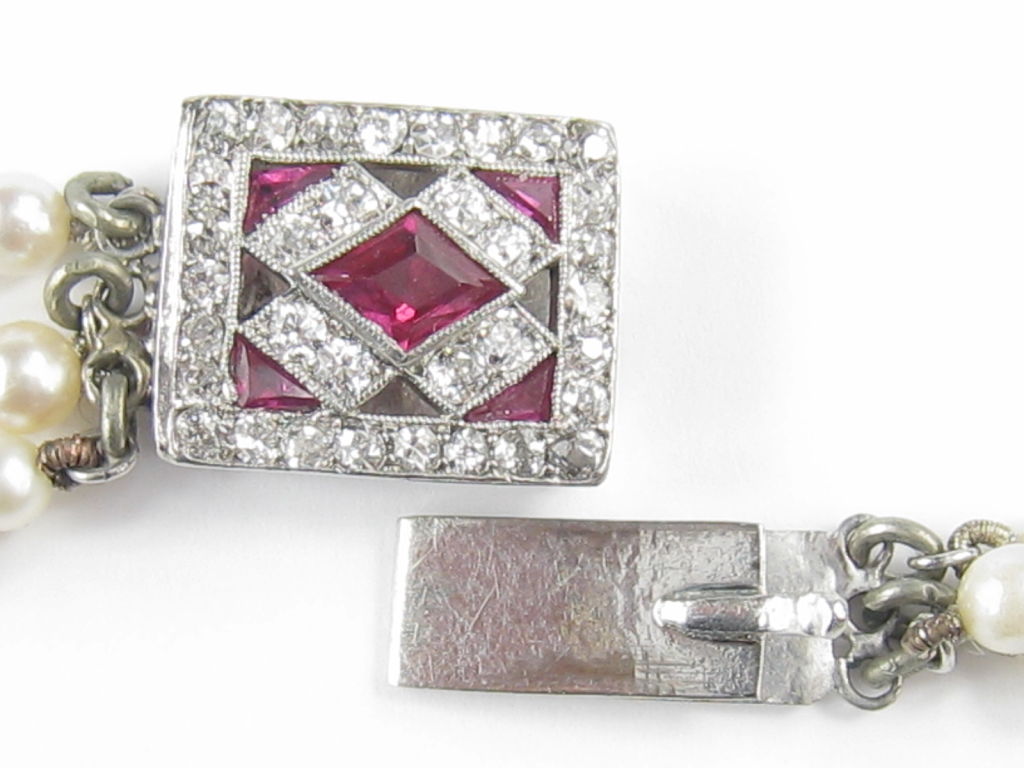 This lovely graduated cultured pearl necklace has 3 strands, 15