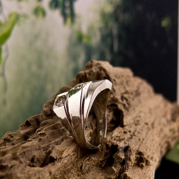 Platinum three colored diamond ring