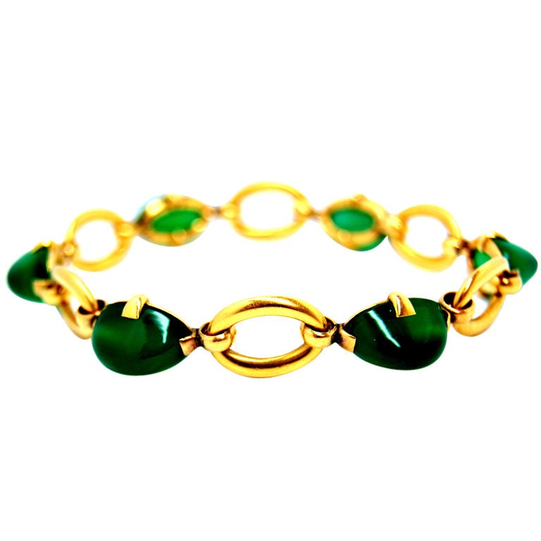 Marzo bracelet in 18K gold with chrysoprase cabochon gemstones For Sale