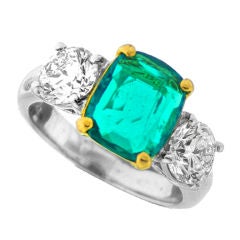 Elegant Emerald Diamond Gold Ring