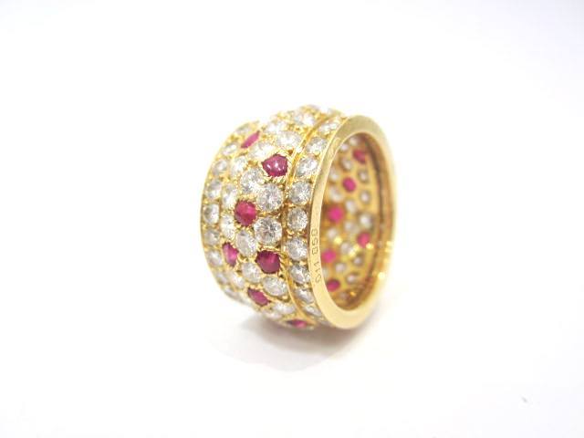 This beautiful CARTIER ring,