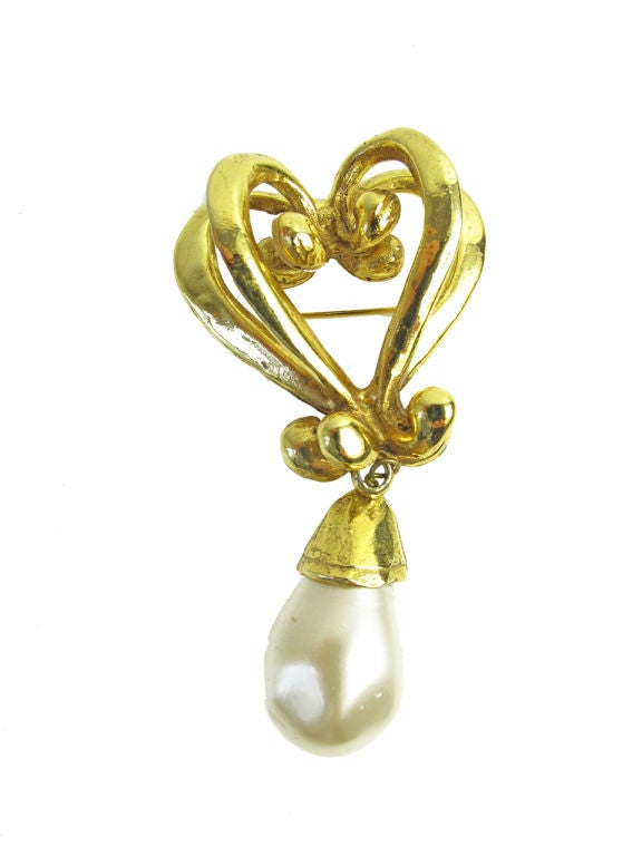 Christian Lacroix large faux pearl pin. Condition: Excellent. Length: 3 1/4